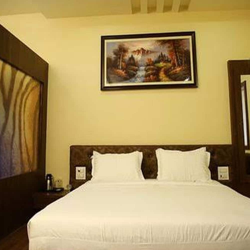 HOTEL SAROJ SAGAR - Tap to explore photos
