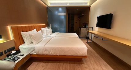 37th Crescent Mumbai Room Type - Crescent Twin Room
