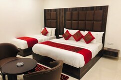 HOTEL ROYAL PALACE, HAPUR