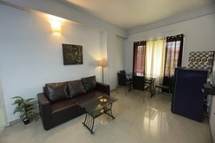 Entire 2BHK Peaceful Apartment || 10 minutes from Airport