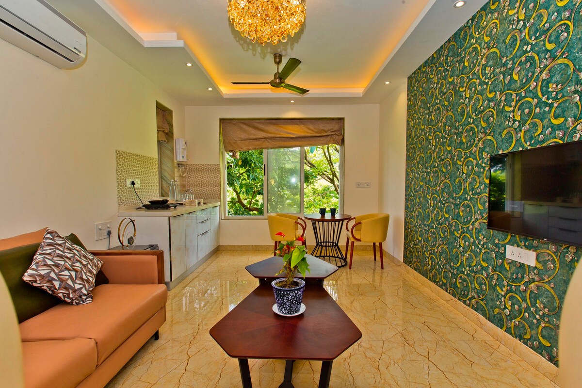 1BHK with Balcony & Pool, Near Candolim Beach - Tap to explore photos