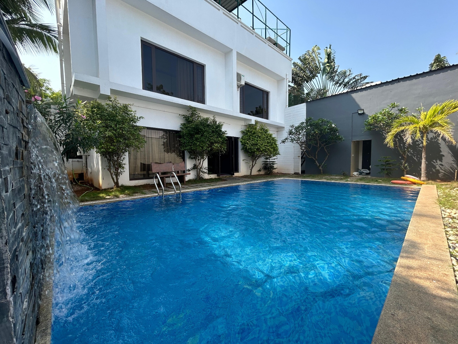 Coastal Bay Beach House - Tap to explore photos