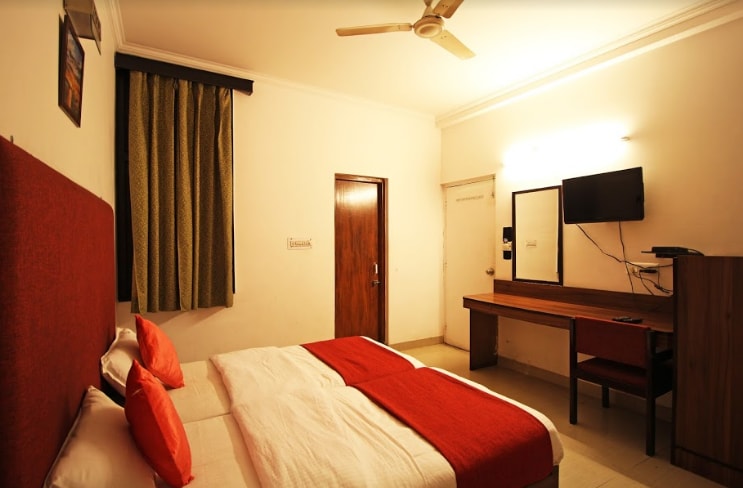 Jai Guru Hotel - Tap to explore photos