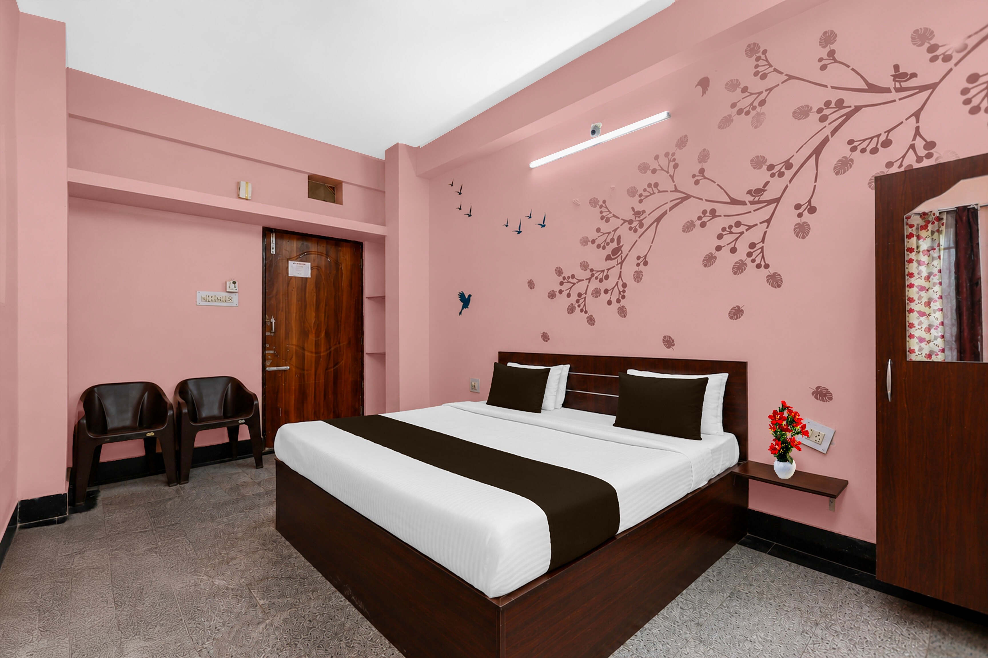Hotel O Aarshi Palace - Tap to explore photos