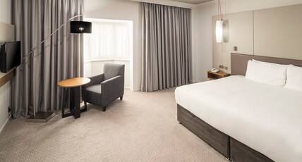 Crowne Plaza Solihull Room Type - 1 Queen Bed Standard Lounge Access
