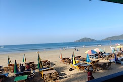 Rococo Pelton Beach Hut | Room & Restaurant