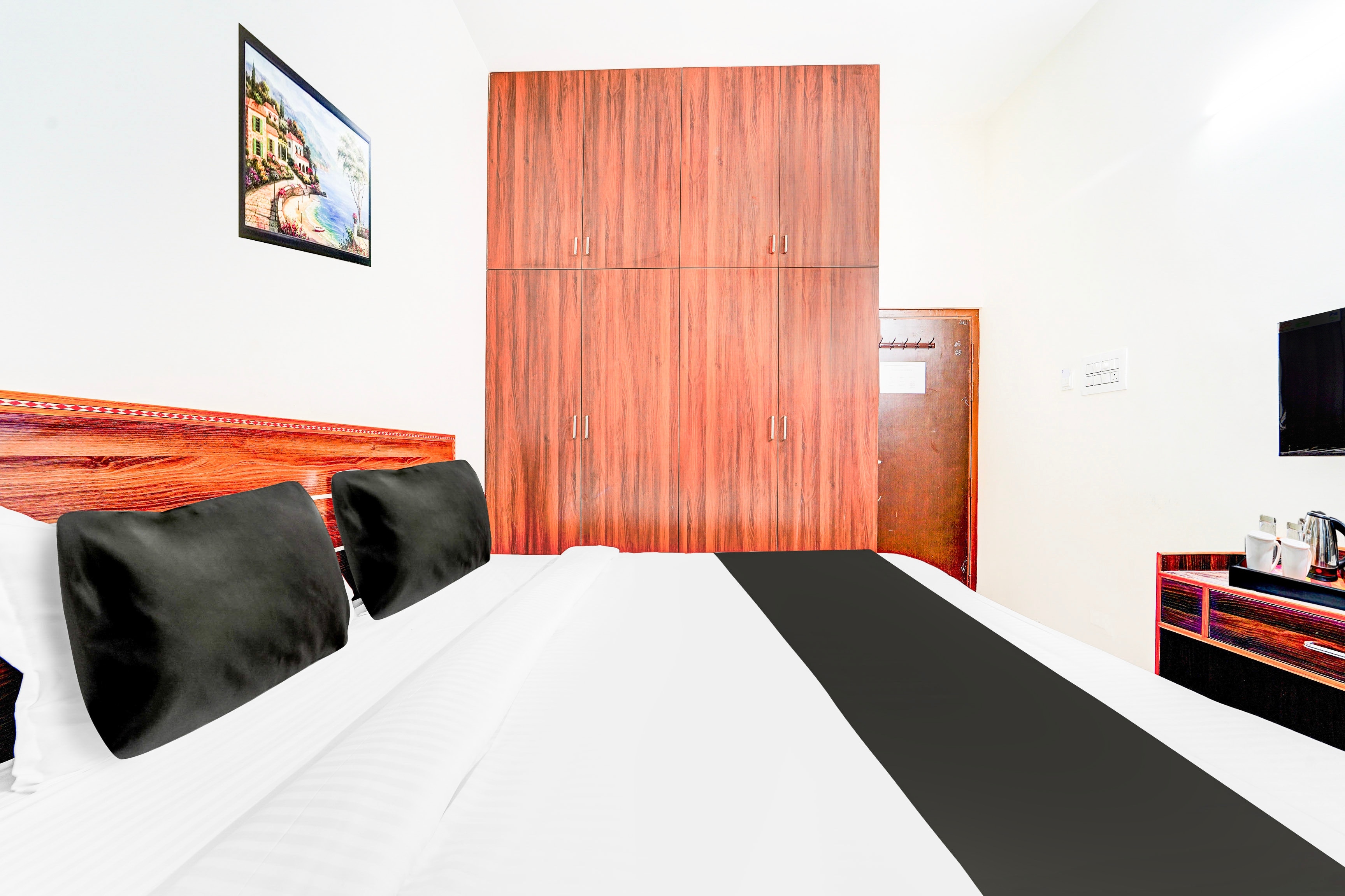 Super Hotel O Aarapalayam - Tap to explore photos