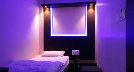 Hotel Raj Residency & Banquets Room Type - Single room