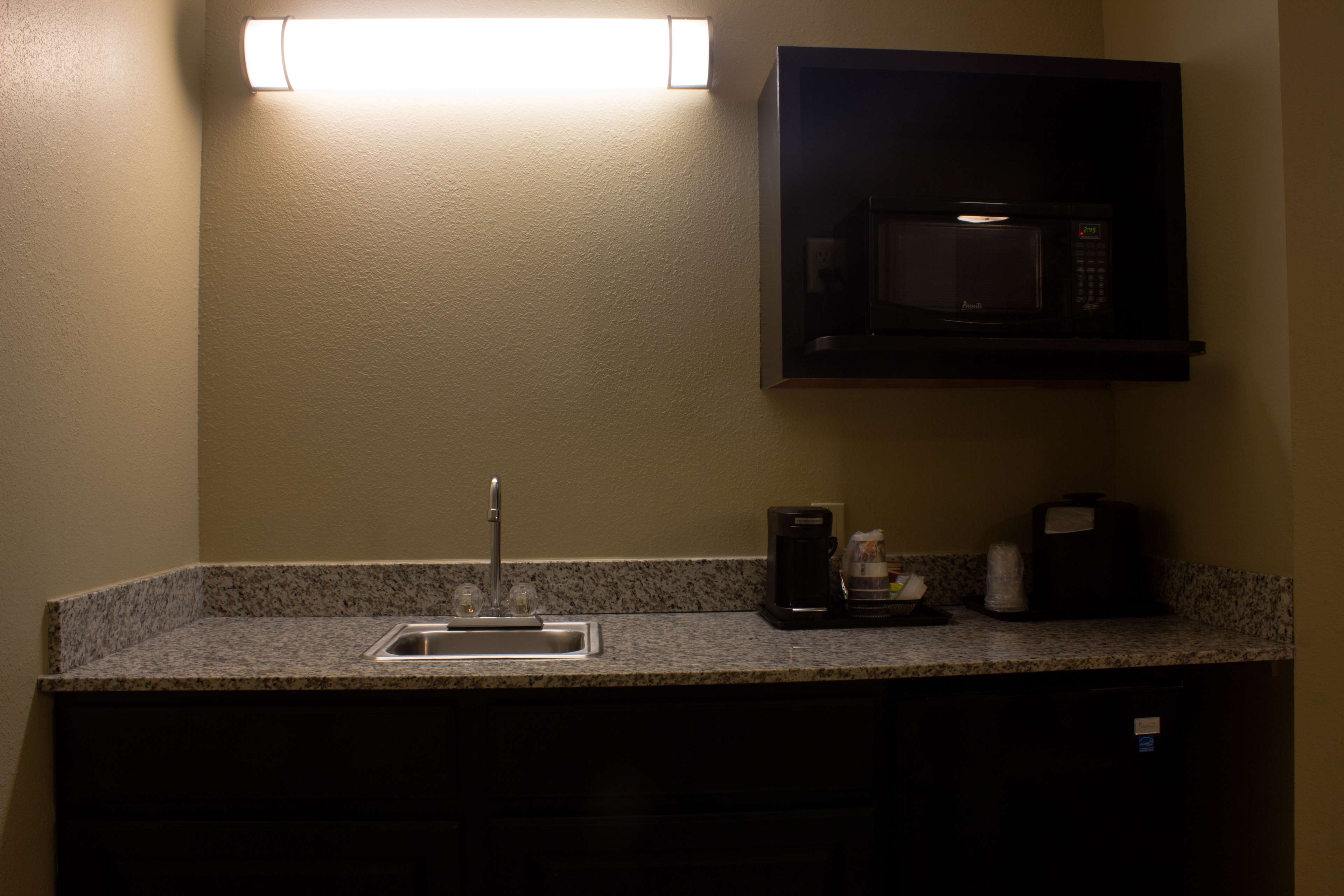 Best Western Plus Menomonie Inn & Suites - Tap to explore photos