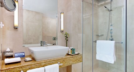 Hilton Doha Room Type - DELUXE SEA VIEW ROOM