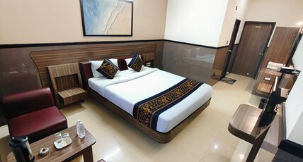 Damji Hotel Room Type - Double Bed AC Deluxe