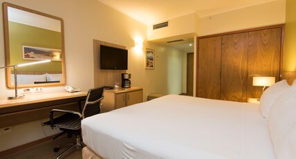 Holiday Inn MONTEVIDEO Room Type - 1 Queen Standard