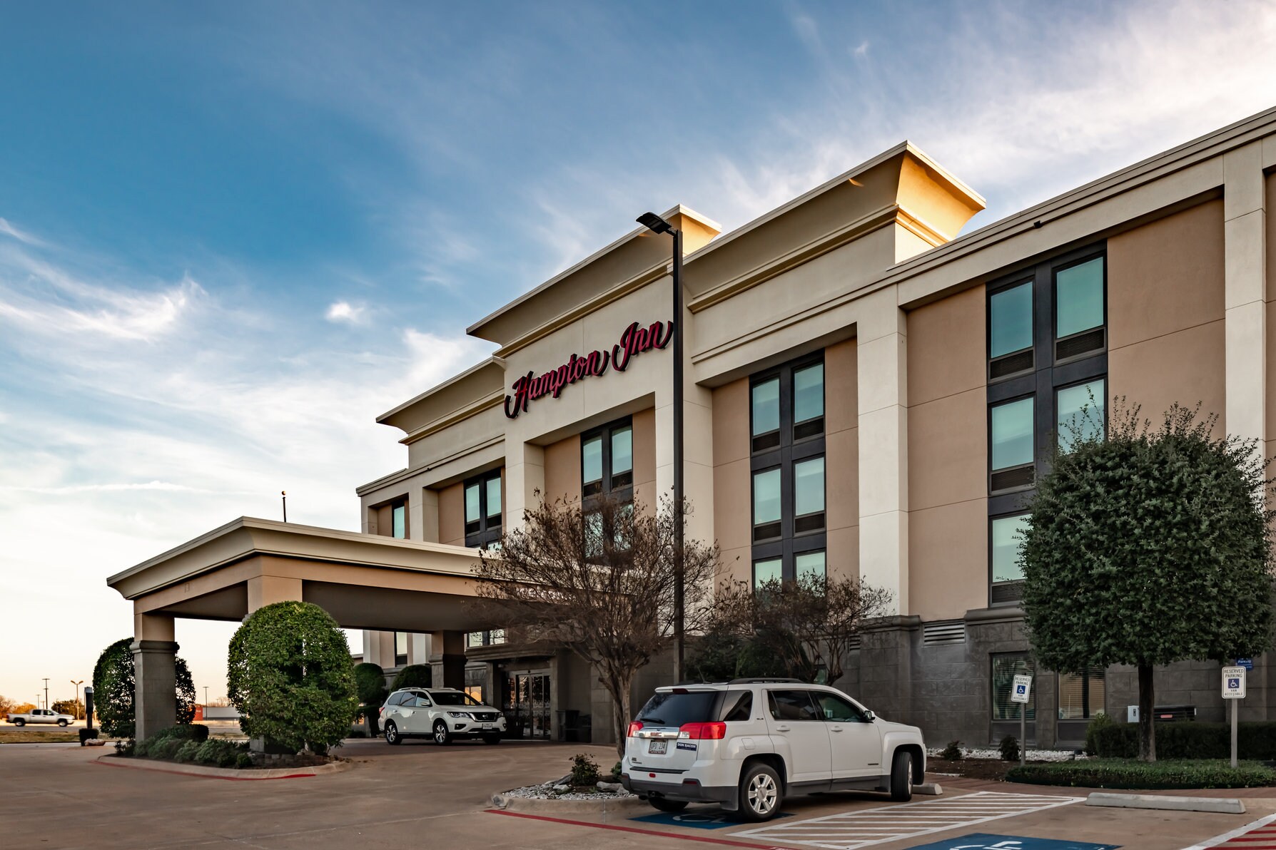 Hampton Inn by Hilton Waco - Tap to explore photos