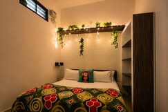 Happy green 2BHK with balcony 2 3 km Rock Beach - Emerald
