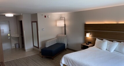 Holiday Inn Express Hotel & Suites Weston Room Type - 1 King Bed Standard Extra Floor Space