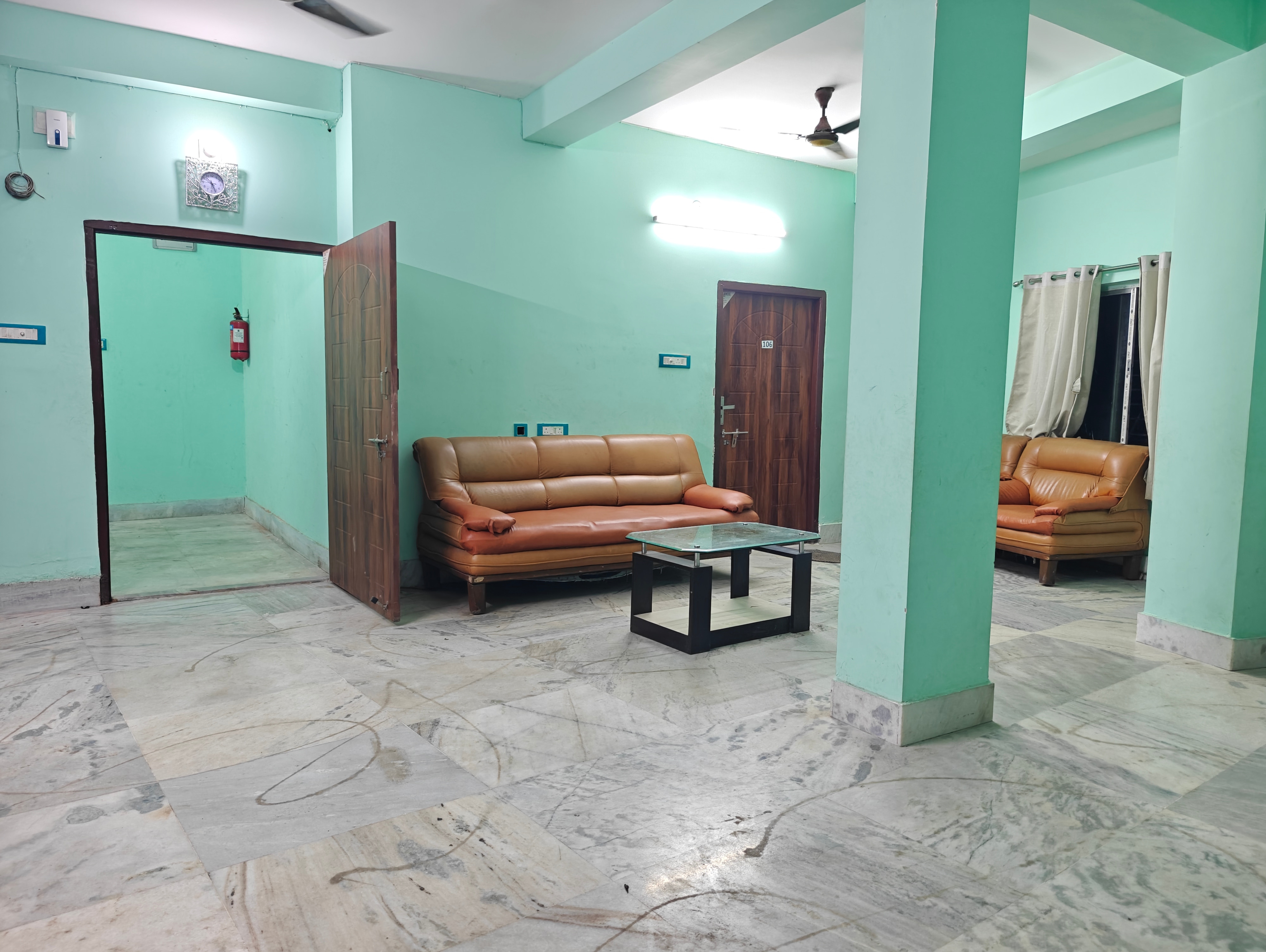 Triple Bond Inn - Thakdari Newtown - Tap to explore photos