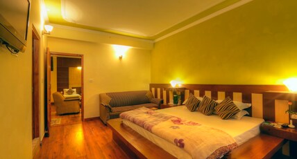Hotel Glacier Resort Room Type - Family Room - Valley View | Balcony Hotel Glacier Resort Room Type - Family Room - Valley View | Balcony