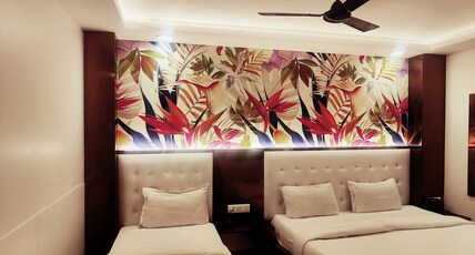 Hotel Apple Villa @ Paharganj Room Type - Deluxe Triple Room with AC complimentary WIFI Hotel Apple Villa @ Paharganj Room Type - Deluxe Triple Room with AC complimentary WIFI