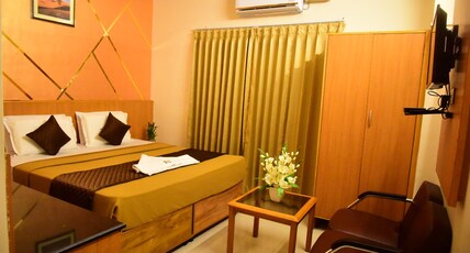 Rajalakshmi Comforts Room Type - AC Deluxe Double Bed