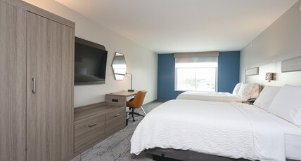 Holiday Inn Express Tulsa South Bixby Room Type - 2 Queen Suite Addl Living Area Sofa Bed