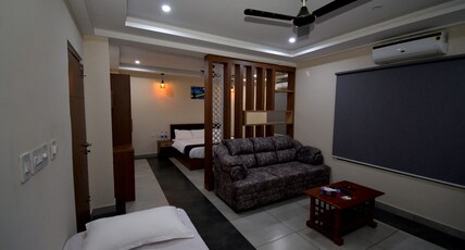 Arakkal Guest House Room Type - Family Suite