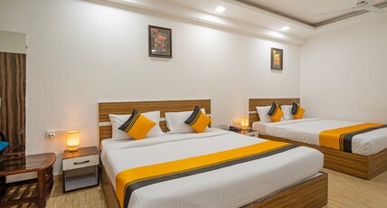 Itsy Hotels Riya Near IGI Airport Room Type - Deluxe Family Room