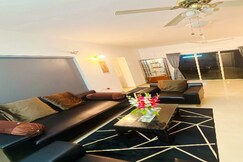 Family Comfort Apartment 3bhk by Royal Luxor