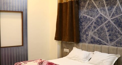 CROWN PALACE HOTEL & RESTAURANT Room Type - Bedroom