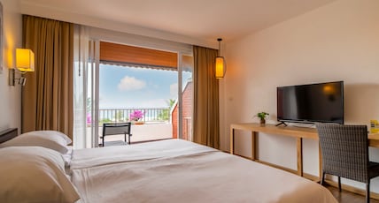 Best Western Phuket Ocean Resort Room Type - 1 King Bed, Non-Smoking, Deluxe Room, Ocean View, Refrigerator Best Western Phuket Ocean Resort Room Type - 1 King Bed, Non-Smoking, Deluxe Room, Ocean View, Refrigerator