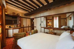 Confidential 4 Hotel - Deluxe Suite - Louvre