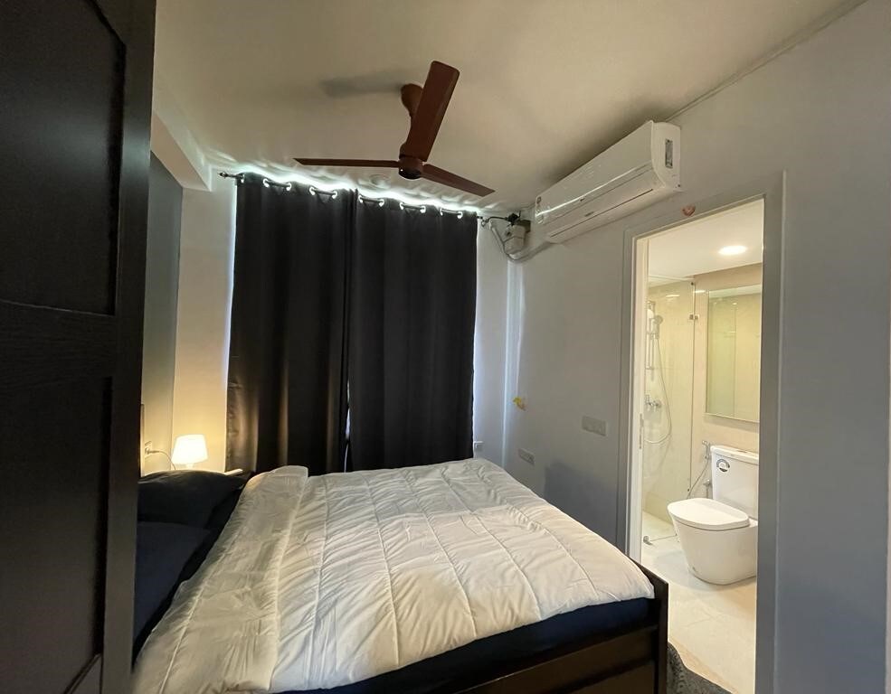 Elegant Studio Hiranandani Estate - Tap to explore photos