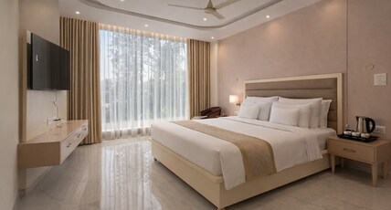 Mitra Hotel Room Type - Luxury Room with Balcony