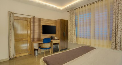 SHARNAM ON THEGANGES (By ShriHanumant HolidayHomes) Room Type - Deluxe Comfort Room