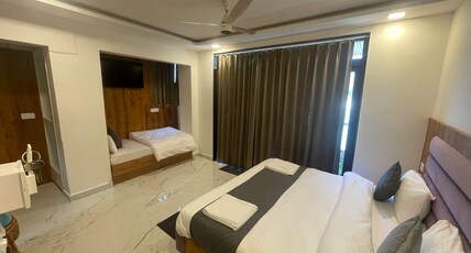 HOTEL MAAYAA INN Room Type - triple room with balcony