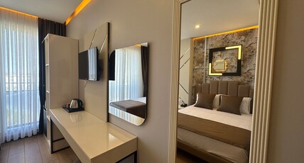 Fourpoints Airport Hotel Room Type - Deluxe Triple Room