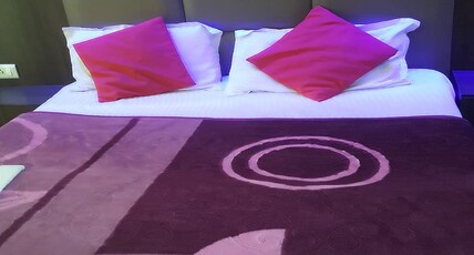 HOTEL DELUXE TAJ Room Type - Deluxe