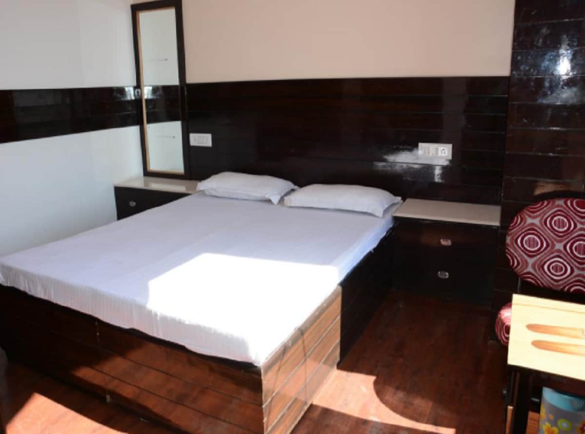 HOTEL BASANT - Tap to explore photos