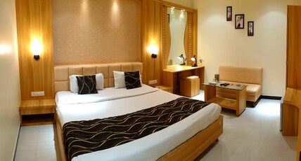 Hotel Shanti Home Room Type - King Bed Super Deluxe AC