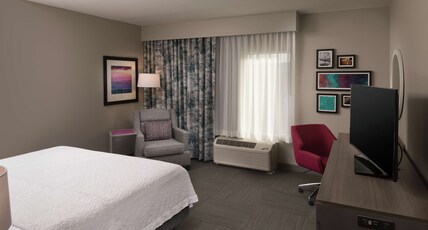 Hampton Inn & Suites Asheville Biltmore Area, NC Room Type - 1 KNG HEARING ACC NOSMOK