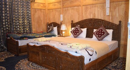 Houseboat Hapyy england Room Type - Deluxe room