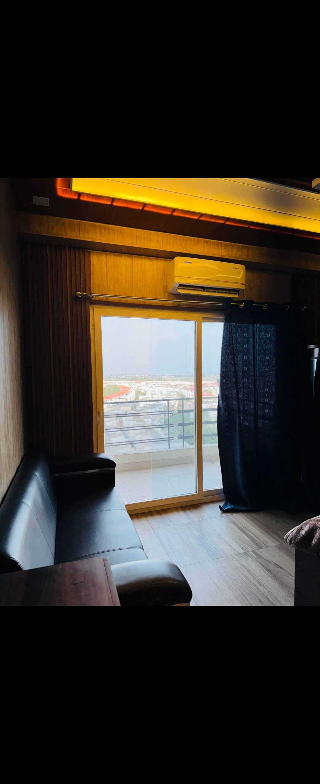 Paramount - Tap to explore photos