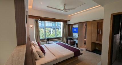 Hotel Lerida Room Type - Deluxe Room