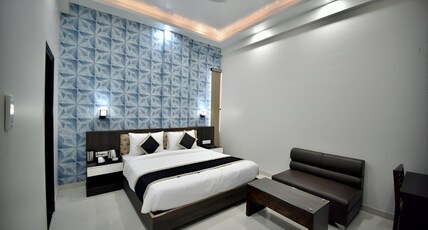 INDRA PALACE Room Type - Deluxe Room