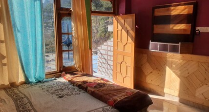 Majestic Mountain Bhai ji Guest house Room Type - Executive Suite Majestic Mountain Bhai ji Guest house Room Type - Executive Suite