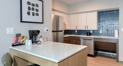 Staybridge Suites PIGEON FORGE - SMOKY MTNS Room Type - 1 King One Bedroom Suite Balcony