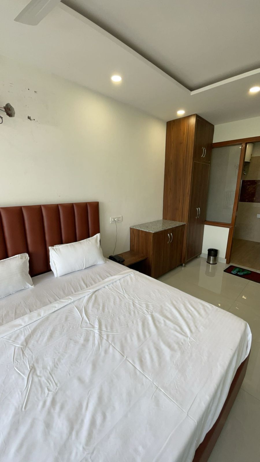 Hotel Ratti Inn - Tap to explore photos
