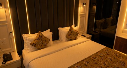 Hotel Lush Woods Room Type - Premium Room