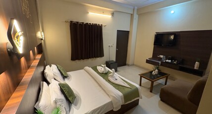 HOTEL PACIFIC INN Room Type - Deluxe Room