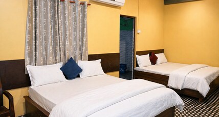 Hotel Rudra I Near Dashashwamedh Ghat Room Type - Deluxe AC Premium Quadruple Bedroom