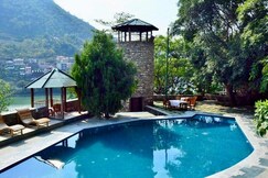 Tiaraa Monolith Lake View Resort